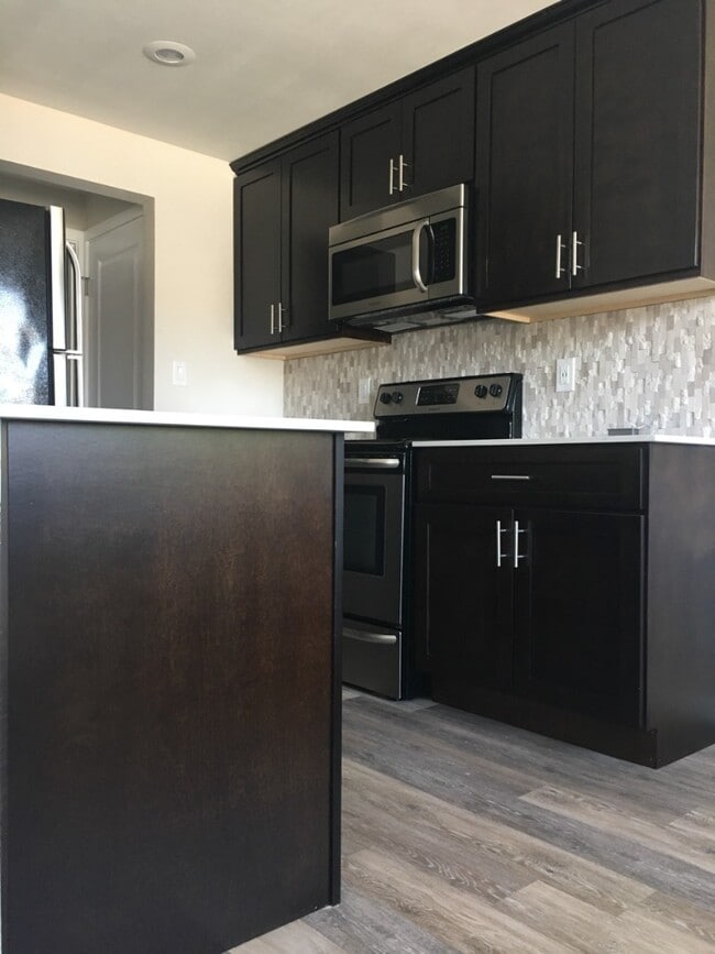 8516 Washington Blvd SW in Lakewood, WA - Building Photo - Building Photo