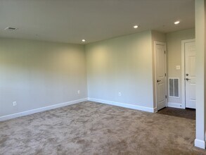 116 Albany Pl in Largo, MD - Building Photo - Building Photo