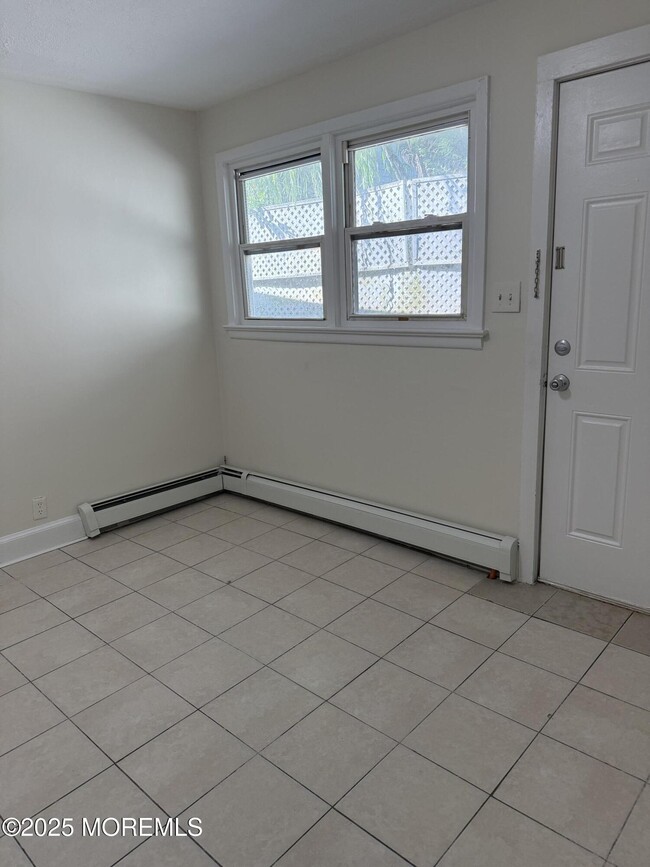 103 Seabreeze Way in Keansburg, NJ - Building Photo - Building Photo