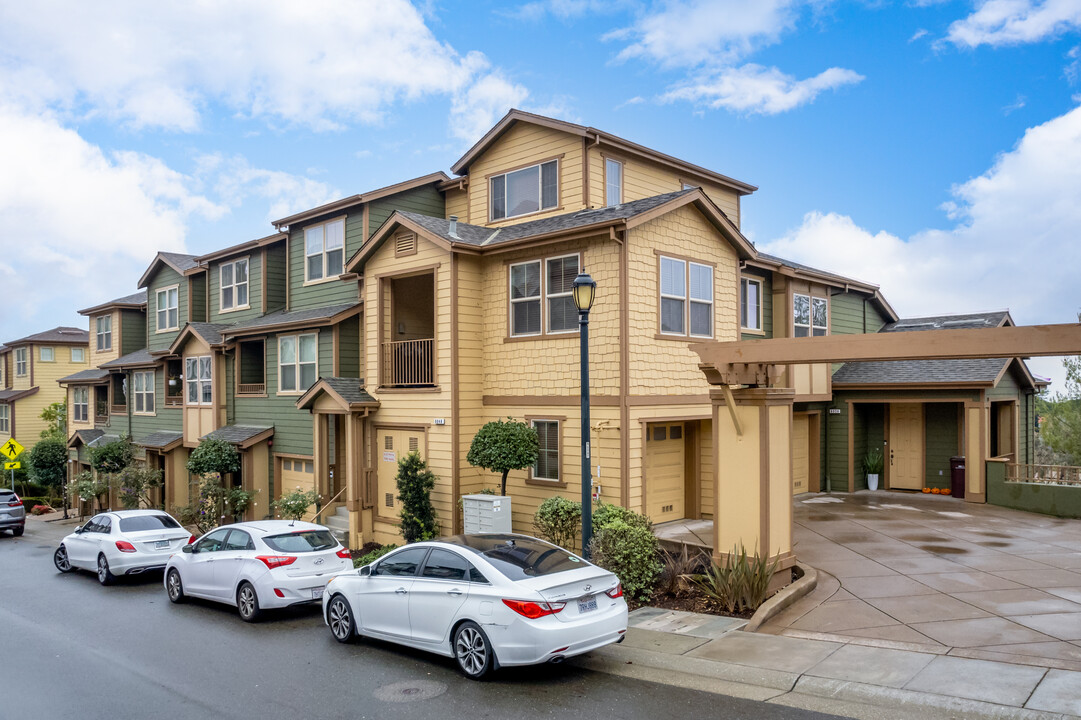 6042 Old Quarry Loop in Oakland, CA - Foto de edificio