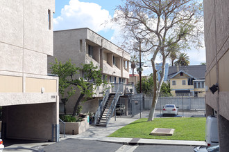 Grandview Apartments in Los Angeles, CA - Building Photo - Building Photo