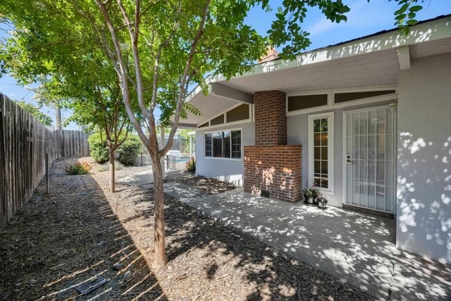 4330 Baywood Way in Sacramento, CA - Building Photo - Building Photo