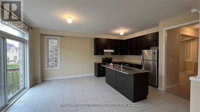 1915 Douglas Langtree Dr in Oshawa, ON - Building Photo - Building Photo