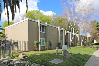 Creekside Apartments in Merced, CA - Building Photo - Building Photo