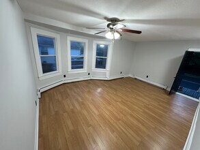 172 East St, Unit 1 in Wallingford, CT - Foto de edificio - Building Photo