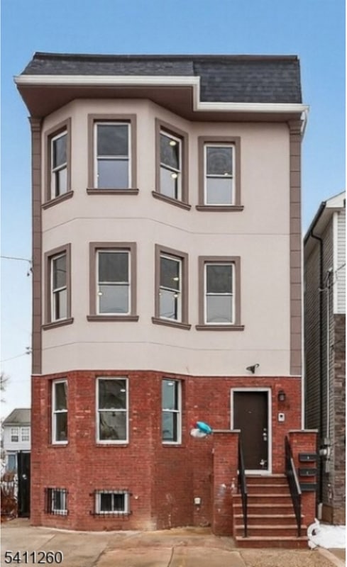 property at 579 S 12th St