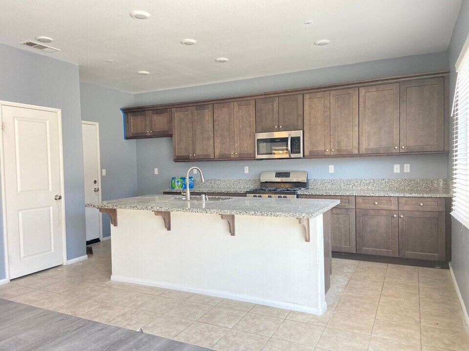 11050 Wheatfield Ct in Jurupa Valley, CA - Building Photo
