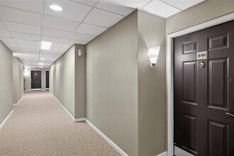 1074 Peachtree Walk NE, Unit B505 in Atlanta, GA - Building Photo - Building Photo