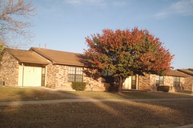 Mid-Tule Village in Tulia, TX - Foto de edificio