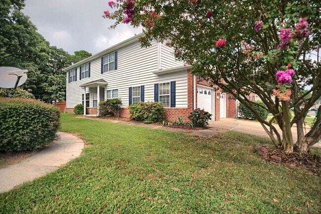 417 Belmont Cir in Yorktown, VA - Building Photo - Building Photo