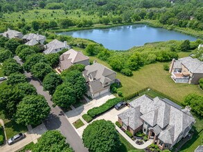 552 Waters Edge Dr in South Elgin, IL - Building Photo - Building Photo