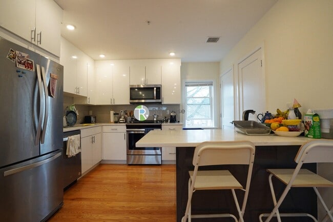 15 Kelley Ct, Unit 4