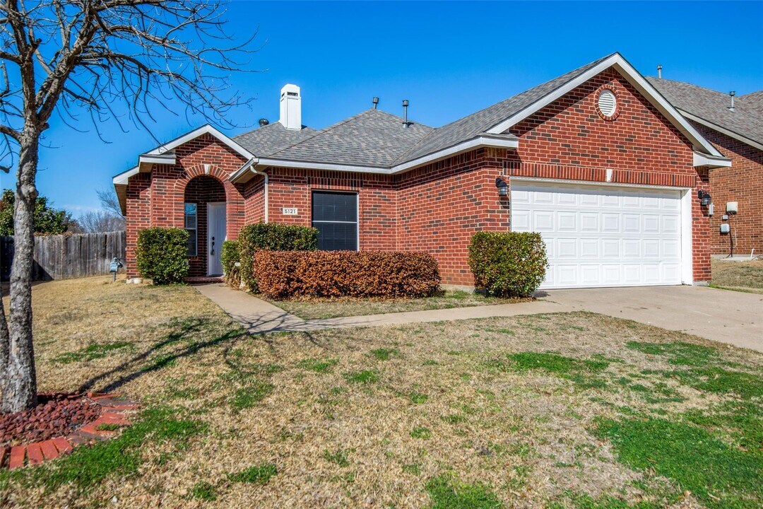 5121 Timber Park Dr in Flower Mound, TX - Building Photo