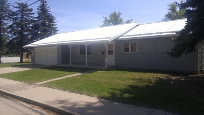 property at 324 5th Ave SW