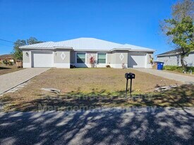310 Gordon Ave S in Lehigh Acres, FL - Building Photo