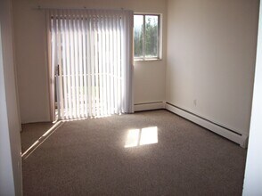 14555 Champaign Rd in Allen Park, MI - Building Photo - Building Photo
