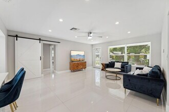 5230 NE 15th Ave in Fort Lauderdale, FL - Building Photo - Building Photo