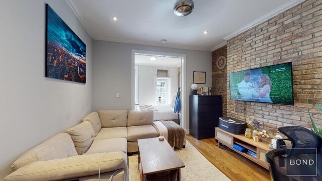250 Mott St