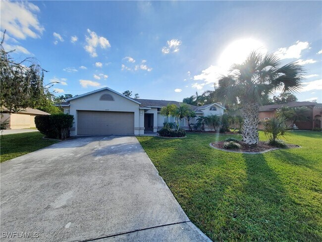 15177 Briarcrest Cir in Ft. Myers, FL - Building Photo - Building Photo