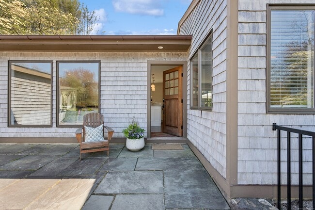 49 Drumlin Rd in Westport, CT - Building Photo - Building Photo
