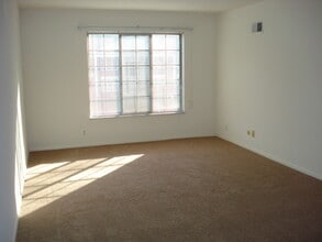 6558 Kingsbridge Dr in Sylvania, OH - Building Photo - Building Photo