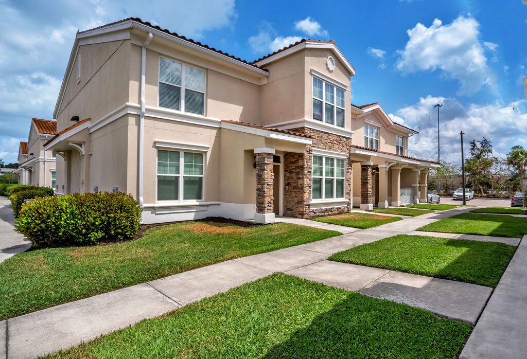 Courtyards at Estero in Estero, FL - Building Photo