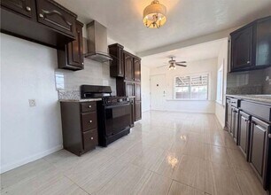 11950 Lee Ave in Adelanto, CA - Foto de edificio - Building Photo