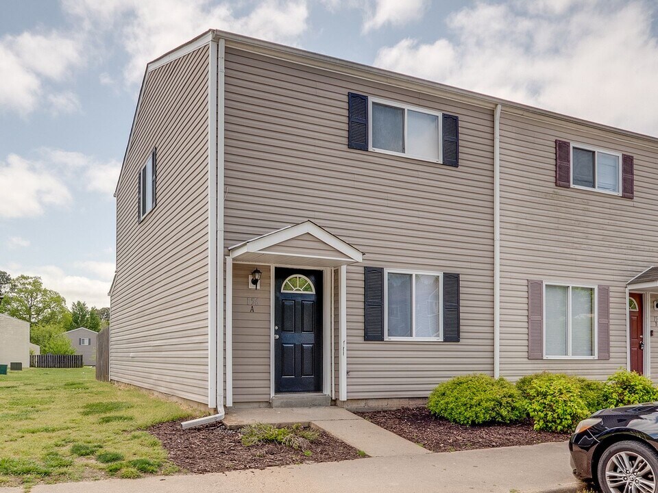 156 Delmar Ln in Newport News, VA - Building Photo