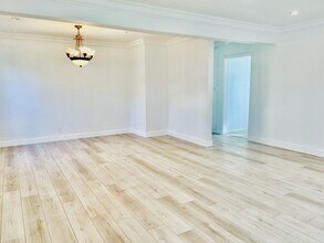 5016 Enfield Ave in Encino, CA - Building Photo - Building Photo