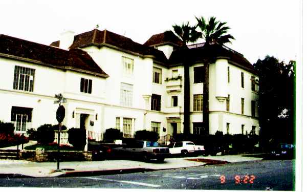 355 S McCarty Dr in Beverly Hills, CA - Foto de edificio - Building Photo