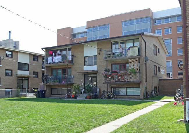 39 Wasdale Cres in Toronto, ON - Building Photo - Building Photo