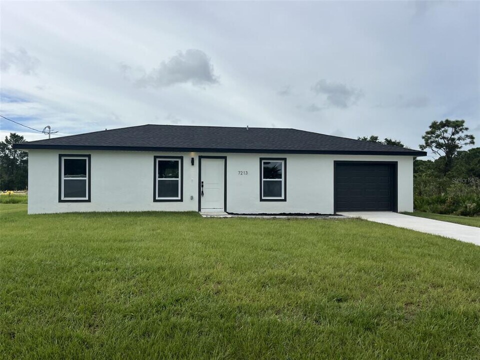 7209 Ancha St in Sebring, FL - Foto de edificio
