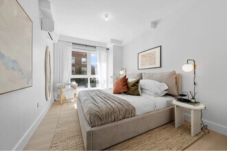 77-63 Vleigh Pl in Queens, NY - Building Photo - Building Photo