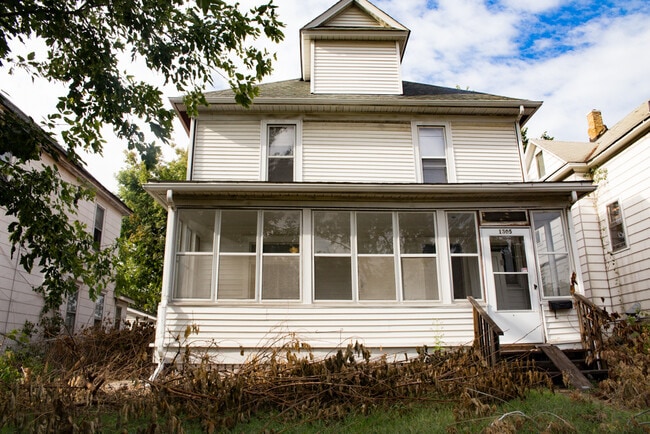 property at 1305 E Hennepin Ave