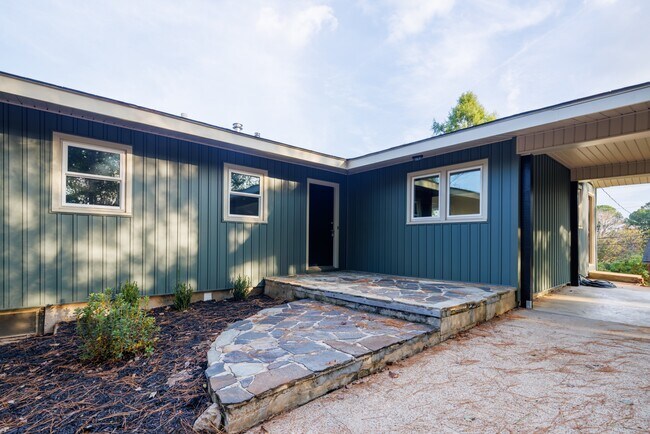 1002 Woodbine Rd in Madison, AL - Building Photo - Building Photo