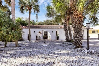726 Birdsong Ln in Siesta Key, FL - Building Photo - Building Photo