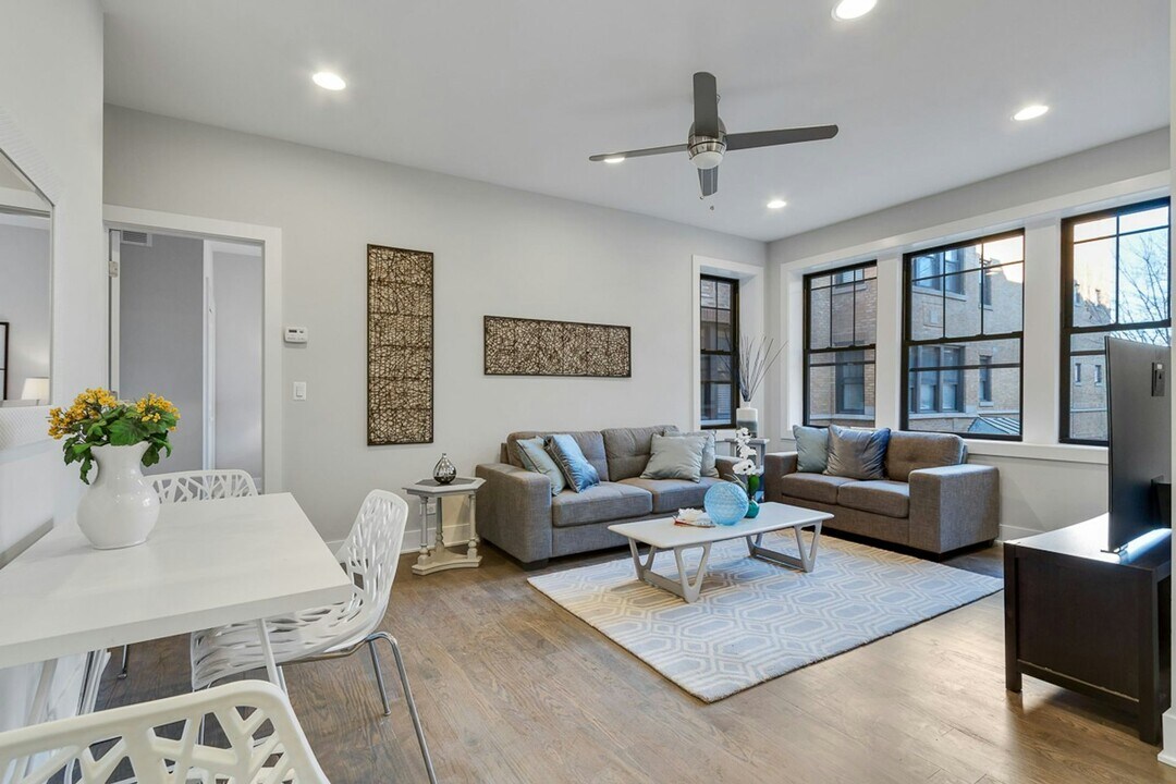2626.5 N Rockwell St in Chicago, IL - Building Photo