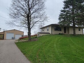 5727 E Freedom Ln in Clinton, WI - Building Photo - Building Photo