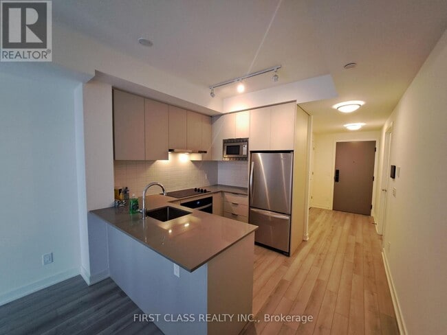 3079 Trafalgar Rd in Oakville, ON - Building Photo - Building Photo