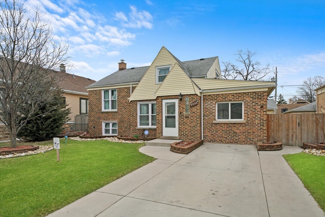 7011 40th Pl in Stickney, IL - Foto de edificio