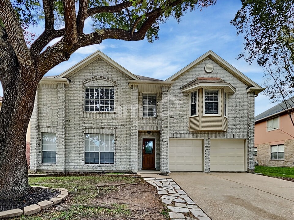 622 Oak Hill Dr in Kemah, TX - Building Photo