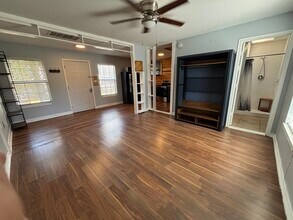 124 Halliday Ave, Unit Shameron Properties in San Antonio, TX - Foto de edificio - Building Photo