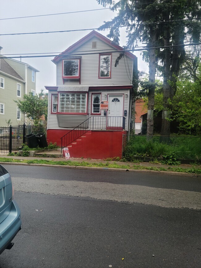79 Washington Ave Rentals in Irvington, NJ