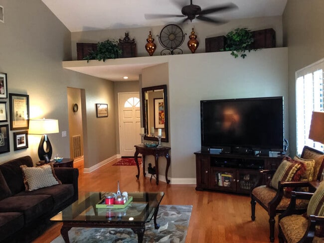 26151 Golden Glen Ct in Santa Clarita, CA - Building Photo - Building Photo