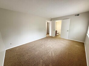 Forrest Edge Apartments in Peoria, IL - Foto de edificio - Building Photo
