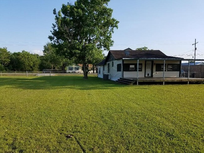 475 rachal ave in Bridge City, TX - Building Photo - Building Photo