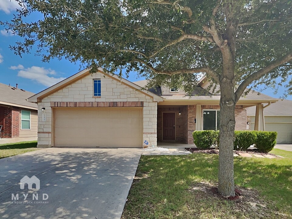 286 Nandina Dr in Buda, TX - Building Photo