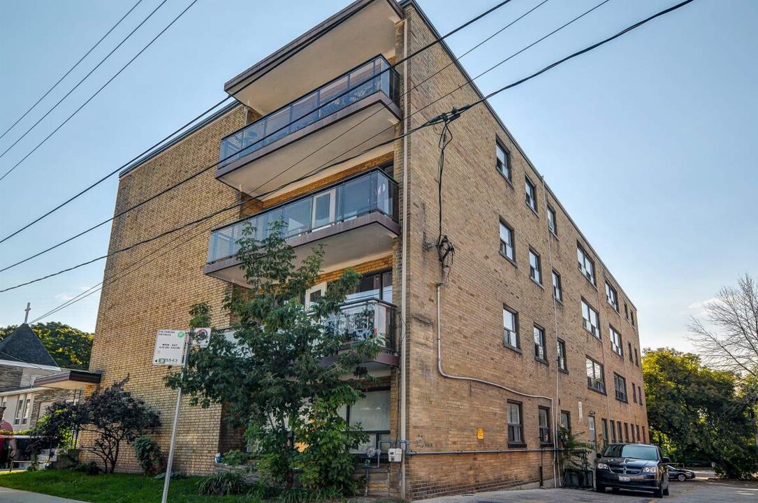 15 Eastwood Rd in Toronto, ON - Building Photo