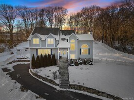 17 Waring Dr in Carmel, NY - Building Photo