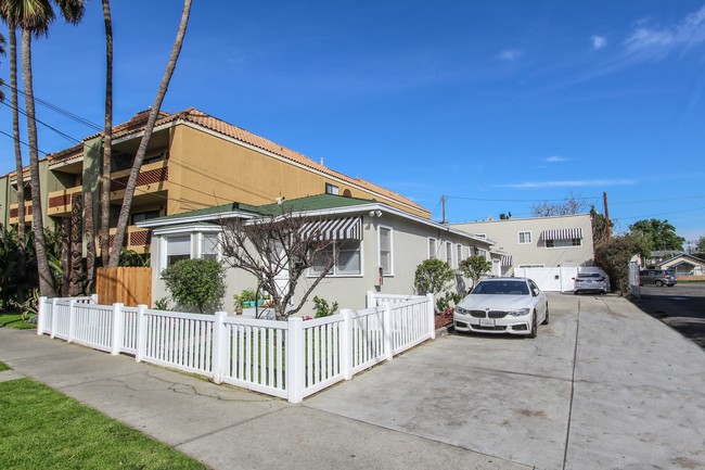 1249 E 3rd St in Long Beach, CA - Foto de edificio - Building Photo